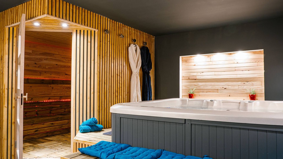Montauban Apartment | L'alcove du 510 * private spa, sauna and games room