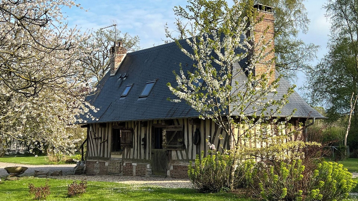 Flancourt-Catelon House | L'Ancienne Écurie with fireplace and garden: An Authentic and Friendly Escape
