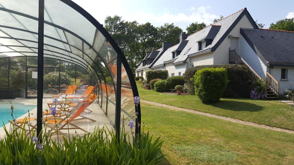 Locoal-Mendon House | l'Arbre Voyageur
