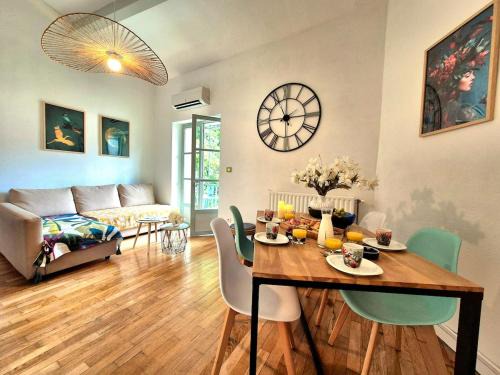 Nimes City Centre Apartment | L'artiste-balcon-clim
