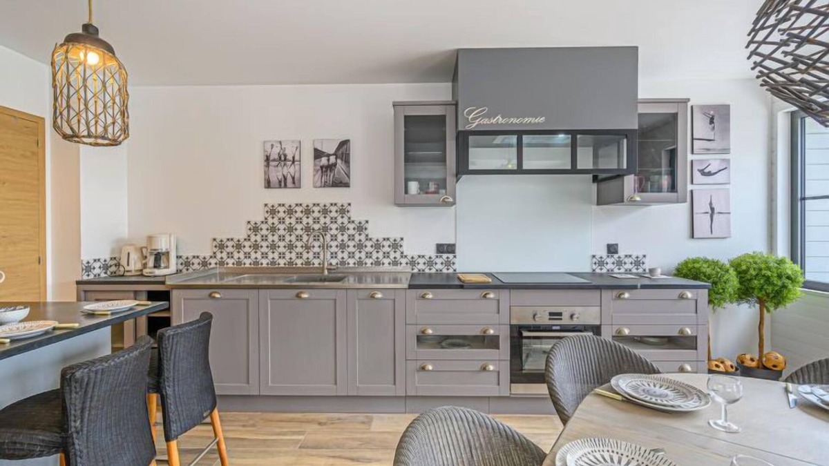 Carnac House | L'atelier d'artiste by Interhome
