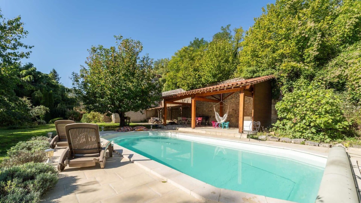Quincay Villa | L'Auxance: Large charming house with swimming pool