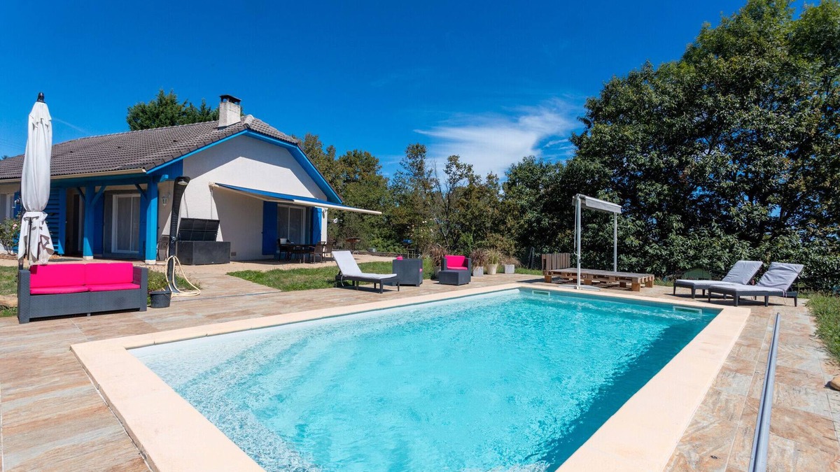 Monein Apartment | L'Azuré de Monein – Renovated Duplex with Breathtaking View, Private Pool, Garden, and Mezzanine