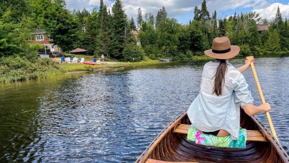 Saint Donat Ski Chalet | L'eau Douce - Lumière Naturelle en Bord de Lac, Spa Privé Avec Embarcations