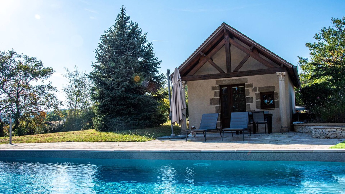 Astaillac House | L'Eden de Georges - relaxation with heated pool and private out-door escape range