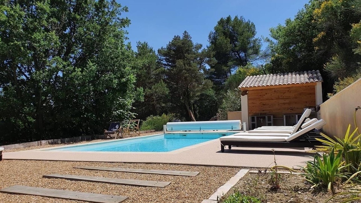 Propiac Apartment | L'Eglantier 1 - gite surrounded by nature facing Mont Ventoux, swimming pool