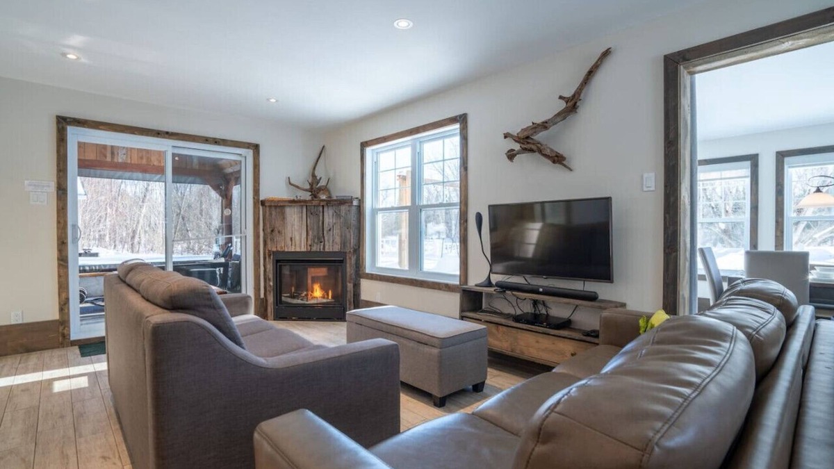 Matawinie Regional County Municipality Apartment | L`Enchanteur |Hot Tub | River & Kayaks |EV Charger
