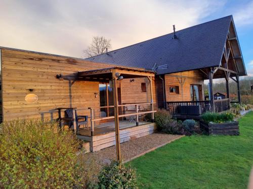 Courtonne-la-Meurdrac Bed & Breakfast | L' Ensoleillée Au Doux Refuge
