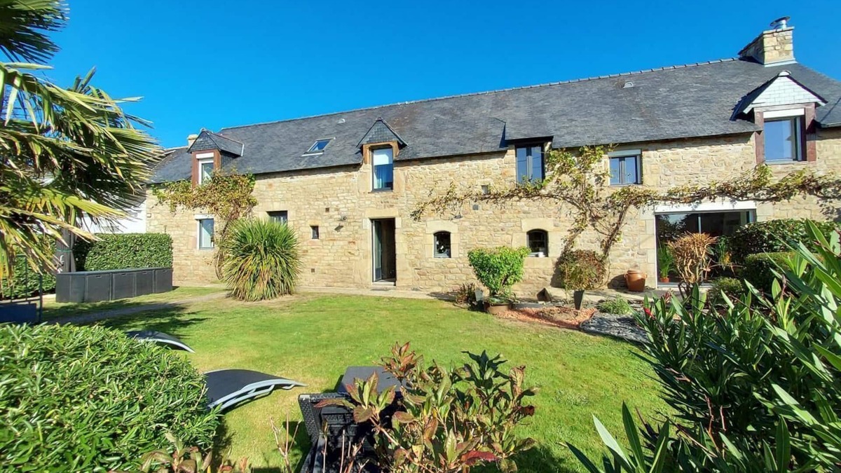 Locoal-Mendon House | L'entre Deux - Locoal Mendon