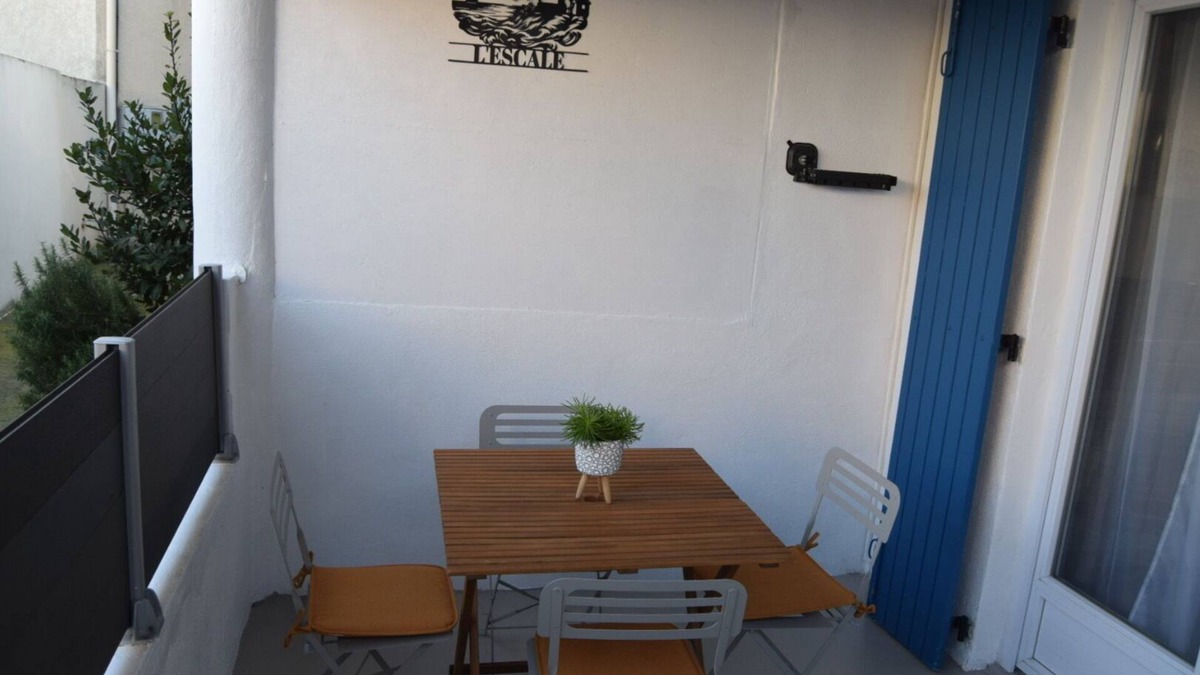 Fos-sur-Mer Apartment | L' Escale, appartement climatisé à 50 mètres de la plage avec WIFI et Box Tv