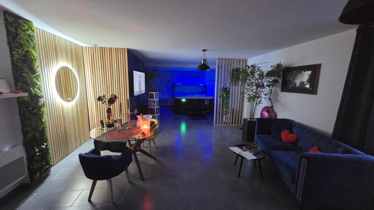 Calais City Center Apartment | L'escale du Desir Love Room spa Privatif