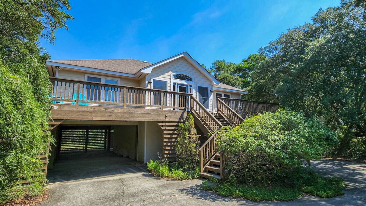 Southern Shores House | L'ESCALE - Soak in the summer sun this oceanside 4 BR home!