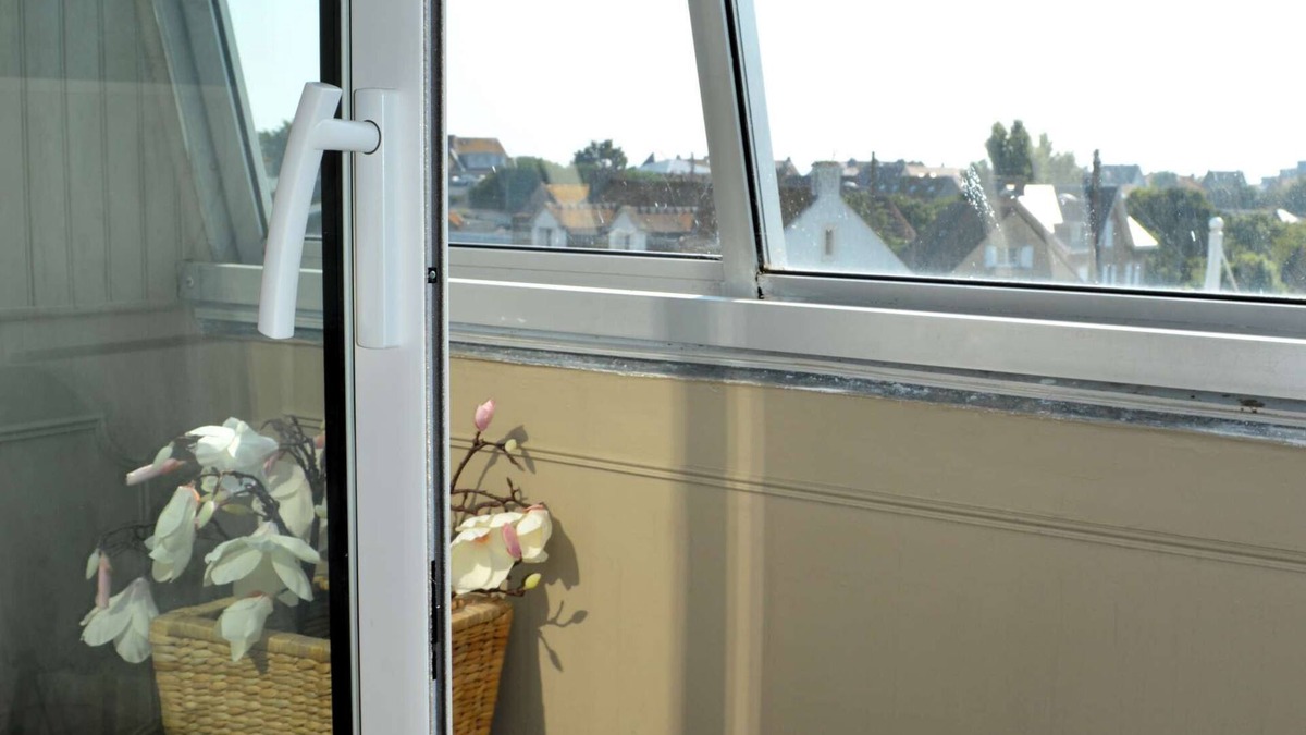 Courseulles-sur-Mer Apartment | L'Escale - Studio with loggia in the city center