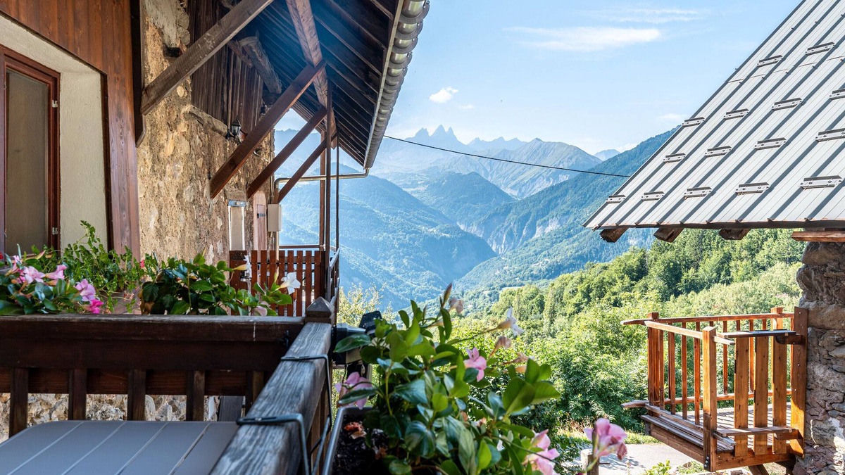 Saint-Pancrace Apartment | L'Escampette at La Fontannette