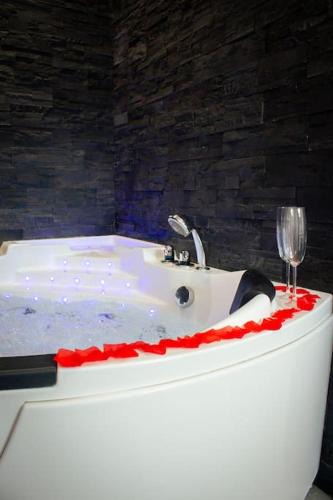 Albertville Apartment | L'escapade - Jacuzzi & Terrasse