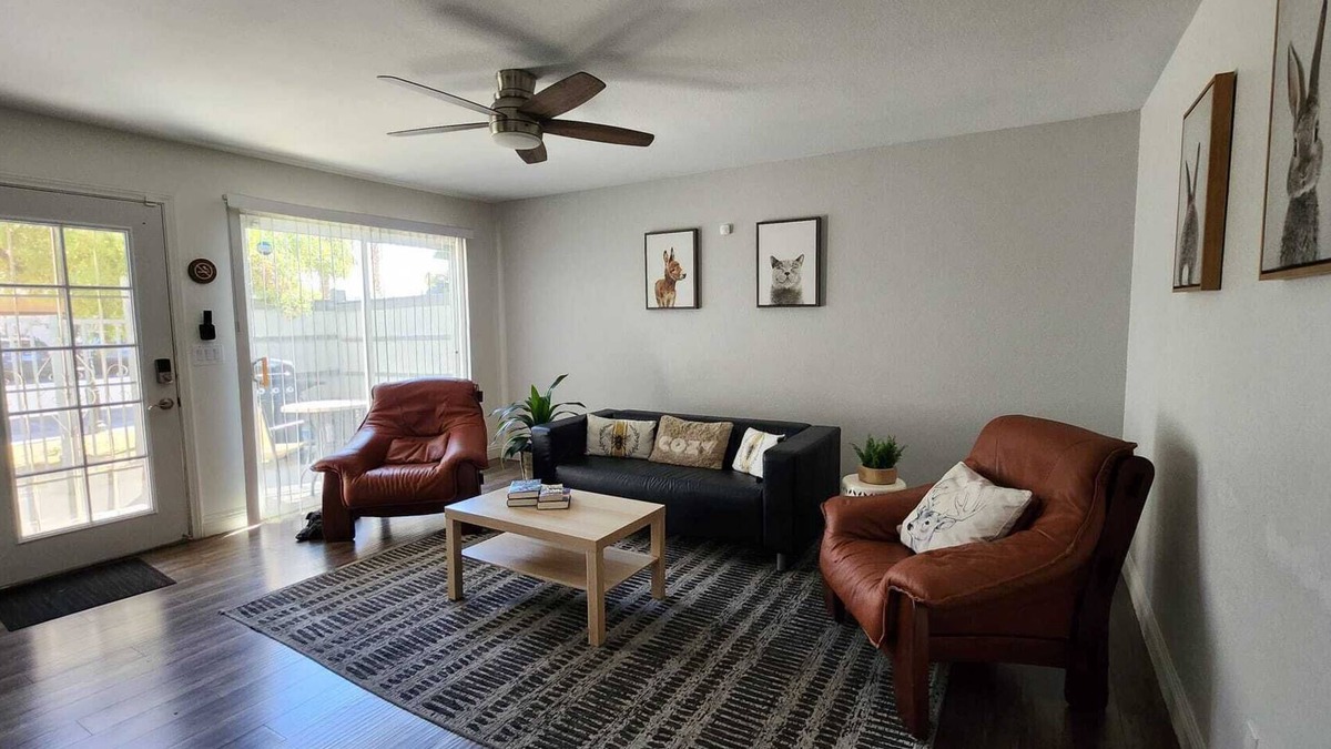 Las Vegas Condo | L - Fully remodeled and professionally decorated.
