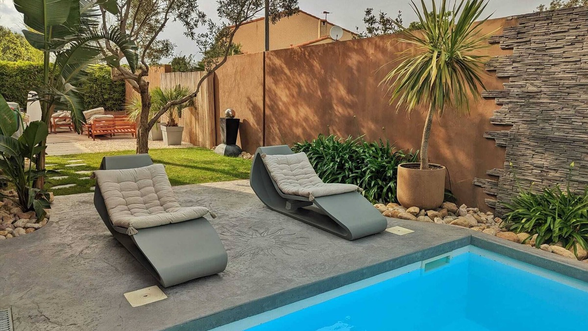 Pia House | L'hacienda, Maison De Caractère Avec Piscine et Jardin Paysager