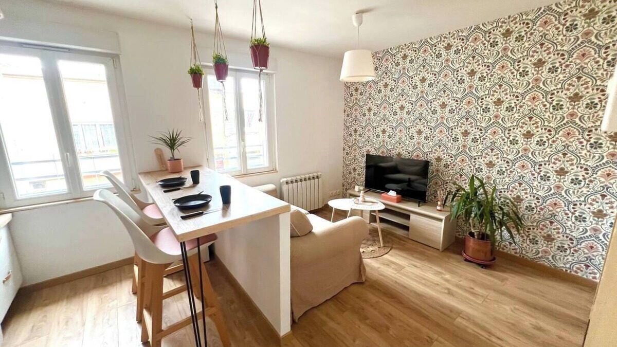 Calais Apartment | L'hibiscus