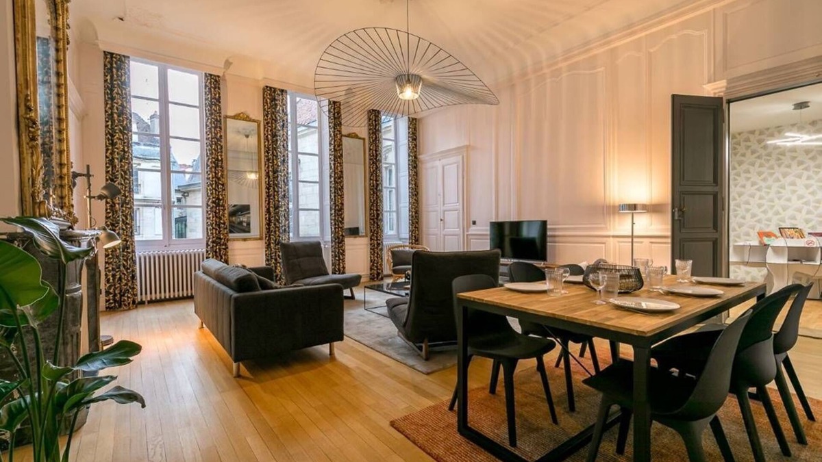 Dijon Centre Ville Apartment | L'historique -dans un magnifique hotêl particulier- SR Loc