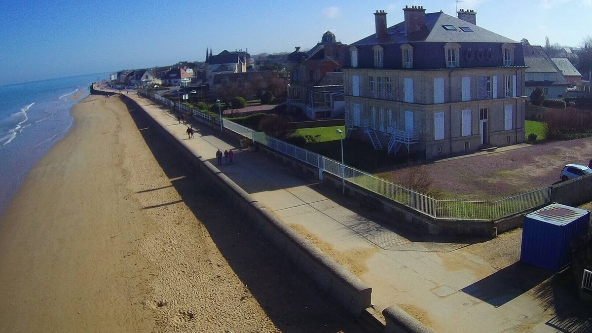 Asnelles Apartment | L'Horizon Bleu (Blue Horizon), sea front
