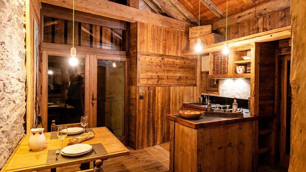 Saint-Gervais-les-Bains Ski Chalet | L'Intime" small mountain chalet