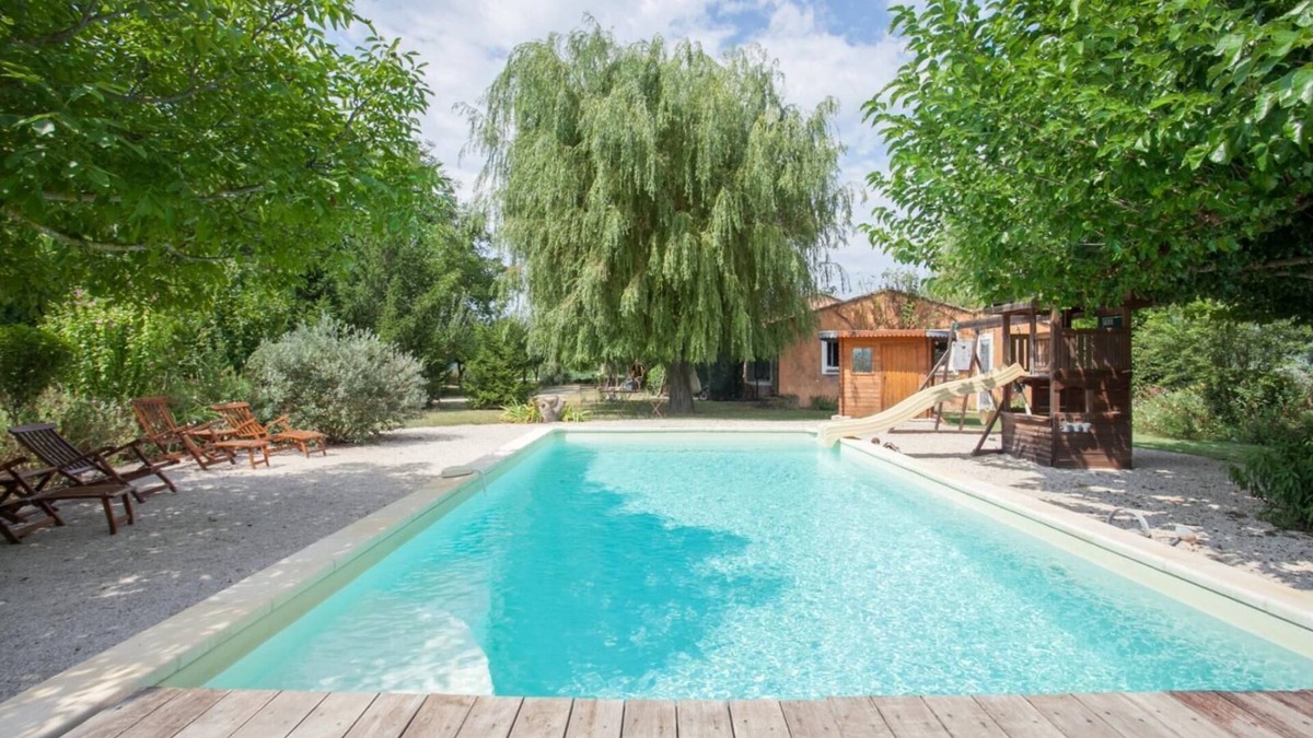 L'Isle-sur-la-Sorgue Villa | L'Isle sur la Sorgue: villa with swimming pool, in the middle of apple orchards