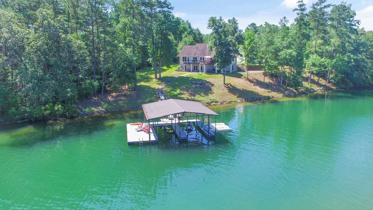 Stoney Point Landing House | L&L Lodge: 6 BR, 5 BA House in Double Springs, Sleeps 15