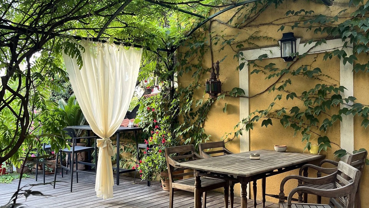 7th Arrondissement House | L'oasis - Maison Exceptionnelle au Bord de la mer