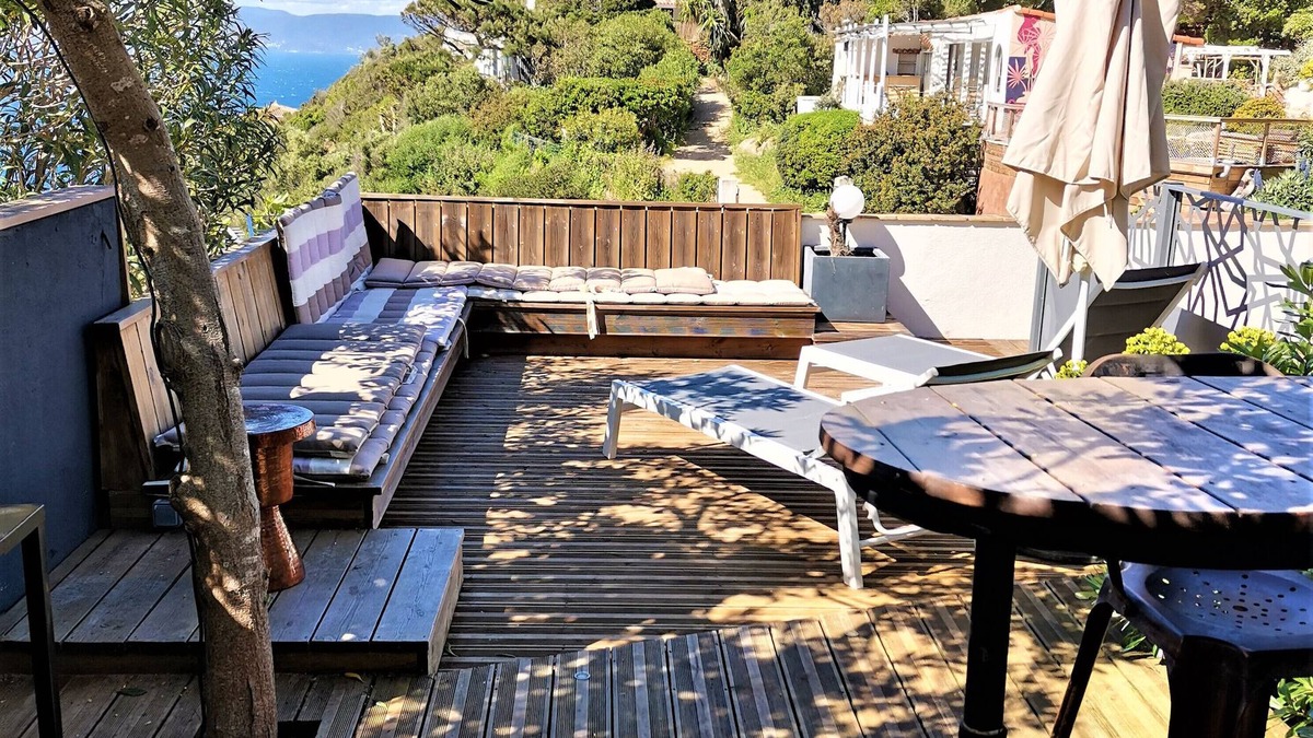 Ile du Levant Apartment | L'Oblade Apartment T2-37m2 Sea view Terrasse 30 m2 Air conditioned