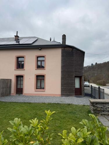 Frahan House | l'oiseau d'eau