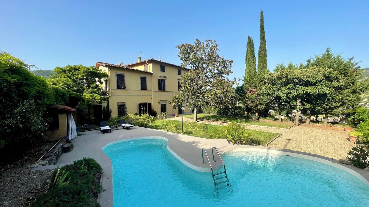 Compiobbi Apartment | L'Oleandro Apartment in villa with exclusive pool