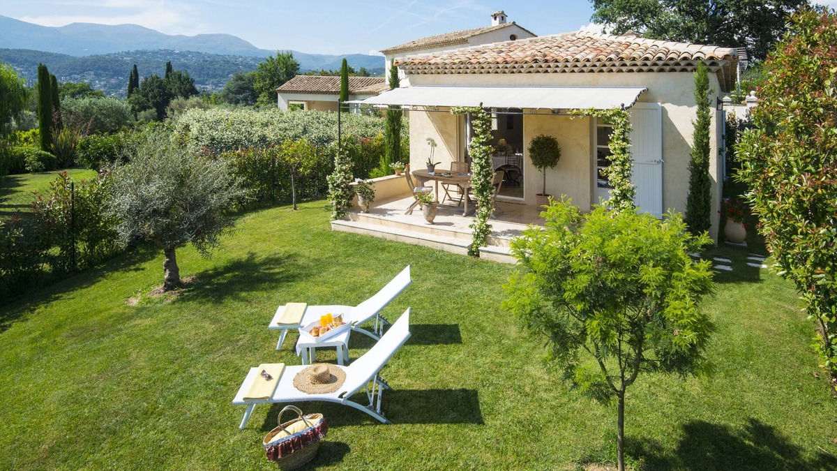 Saint-Paul-de-Vence Villa | "L'Olivaie side Garden"