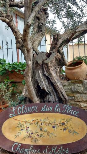 La Rochegiron Bed & Breakfast | L'olivier sur la place