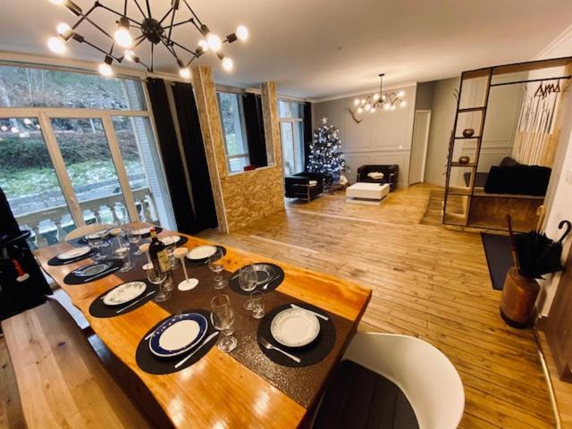 Savignac-les-Ormeaux Apartment | L'Olympique, Appartement 8 voyageurs avec parking