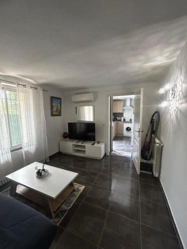 Golfe Juan Apartment | L'Open bord de mer