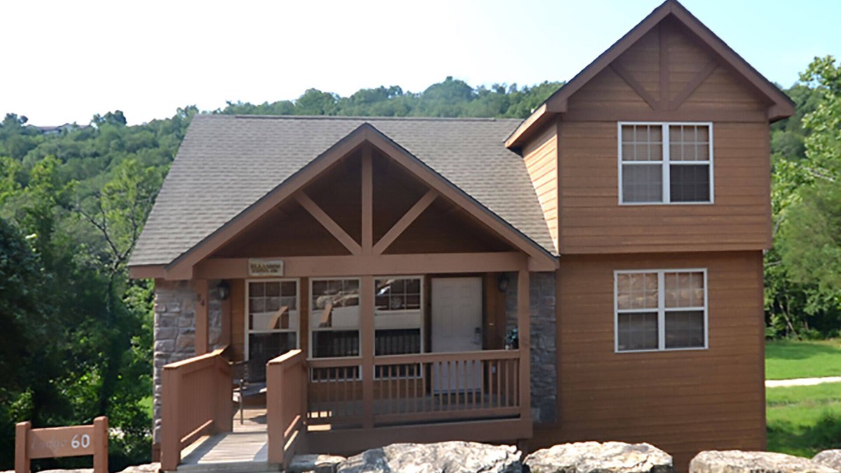 Reeds Spring Cabin | L060, 2 Br Roark Creek Cabin End Unit