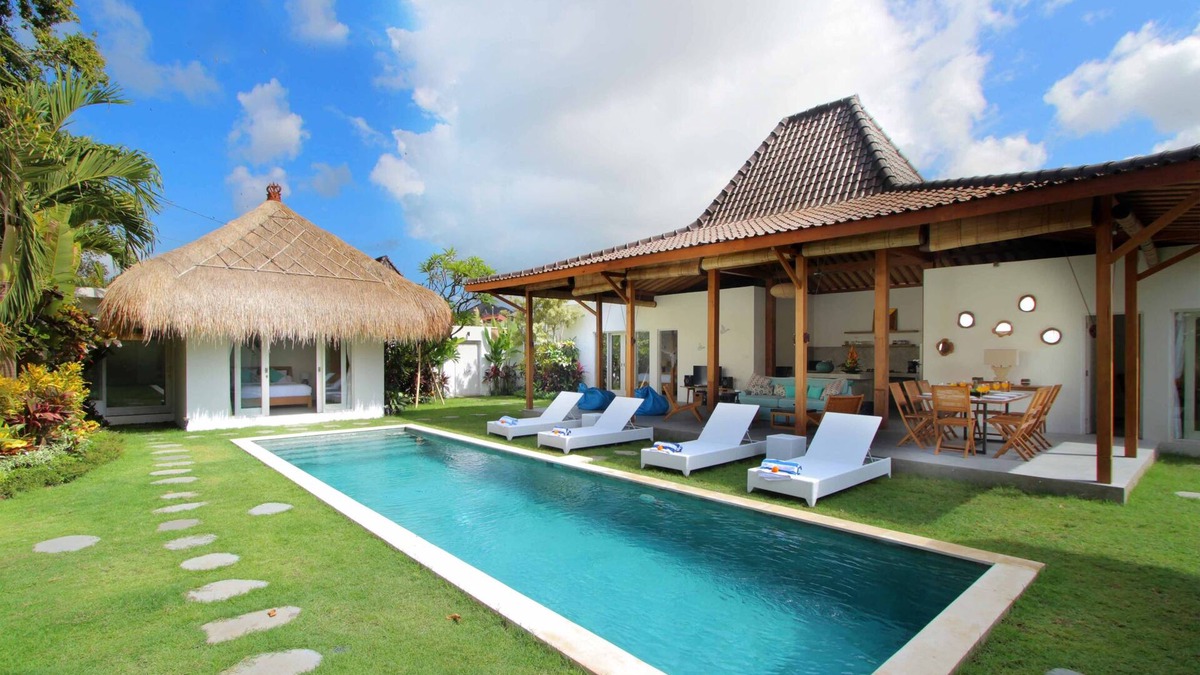 Petitenget Villa | #L1 12BR Central Seminyak Oberoi 700m beach villa