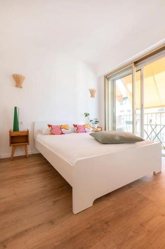 Liberation Apartment | L2 2P Molière Balcons/AC/Wifi/5mins Tram & 10mins Mer