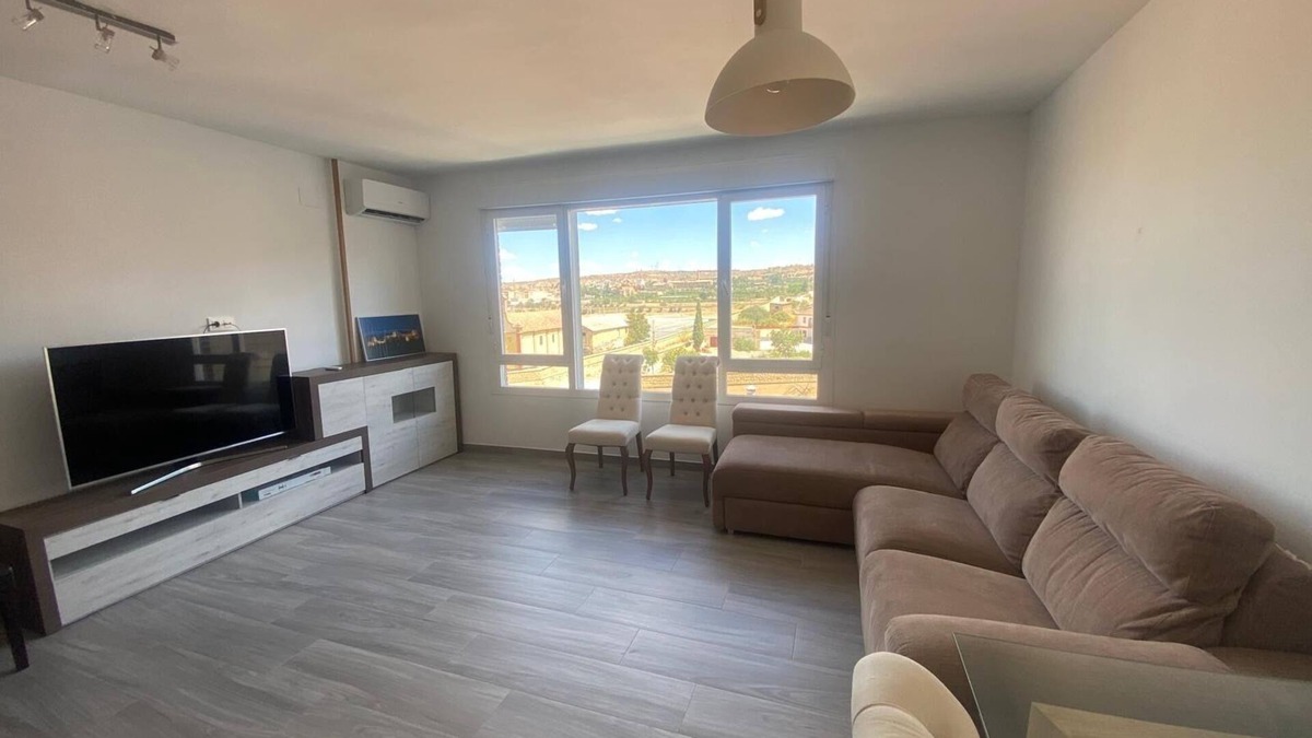 Guadix Apartment | La Azucarera, en Pleno Centro de la Ciudad, muy Cerca del Parque y la Catedral