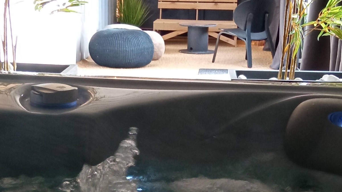 Plounevez-Lochrist House | La Bâtisse du Dolmen Clara, 7 people, SPA & swimming pool