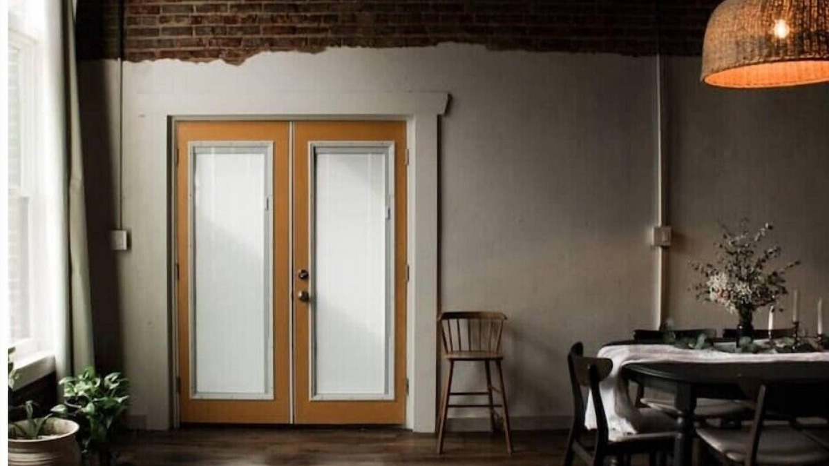 Morris Chapel House | La Banque Stylish and comfy stayn