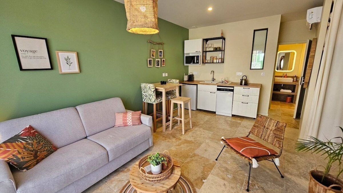Genas Apartment | La Bastide-Apartment-Garden view-Private Bathroom-Apartment