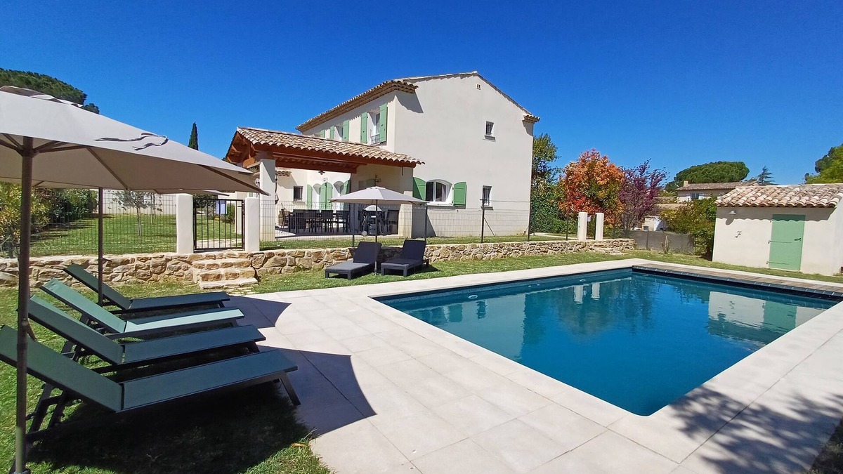 La Tour-d'Aigues House | La Bastide Saint Roch - Modern and spacious in a quiet location with a pool