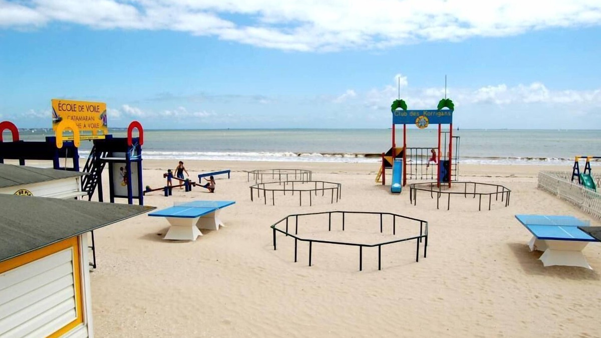 La Baule-Escoublac Apartment | La Baule plage benoit, T2 +cabin, seafront building