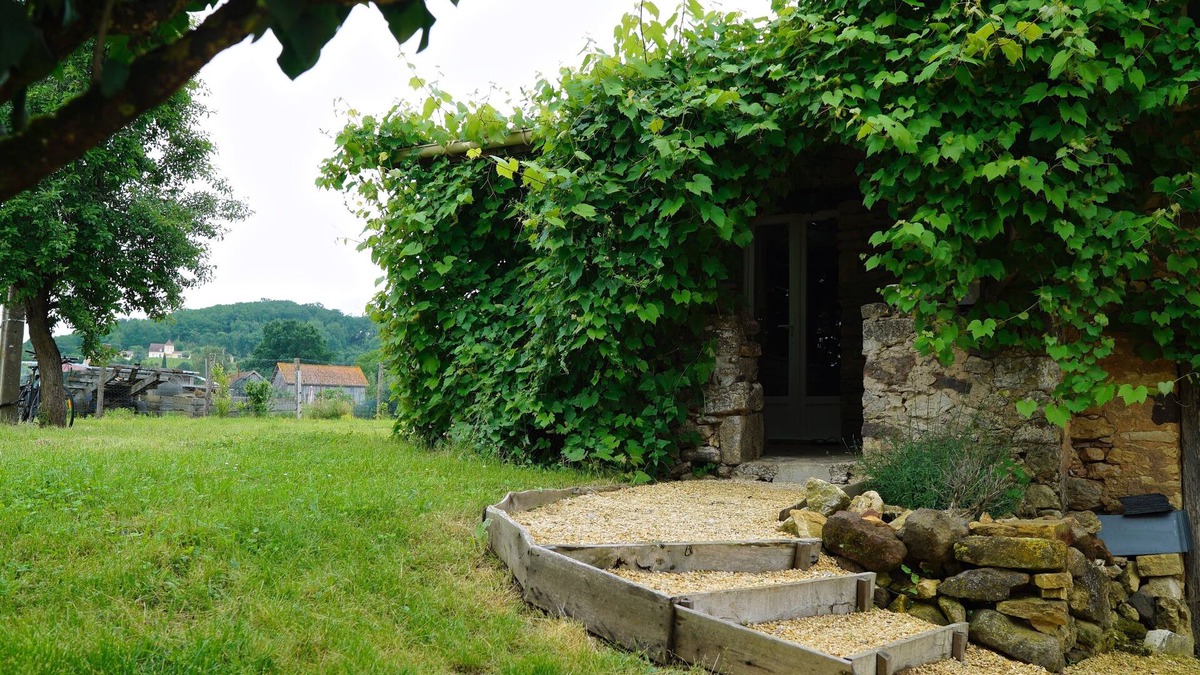 Siorac-en-Perigord Cottage | La Bergerie en Périgord Noir, 1 bedroom stone cottage with terrace and pool