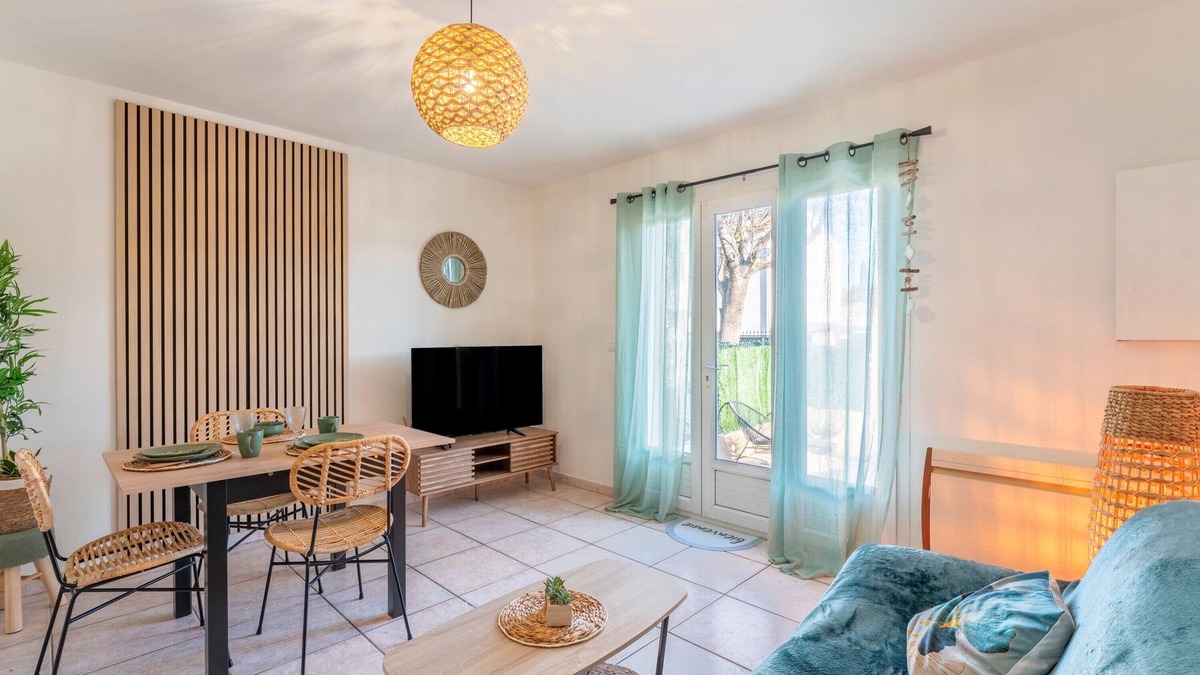 Sorgues House | La Bergeronnette – Holiday Home with Terrace in Sorgues