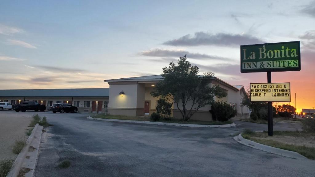 Girvin Hotel | La Bonita Inn & Suites - McCamey
