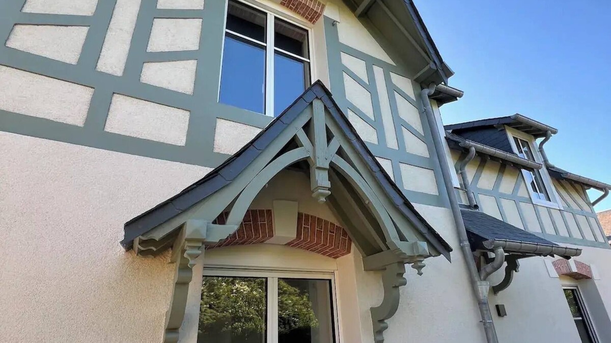 Ver-sur-Mer Villa | La Bourrasque - Superb villa 70 metres from the sea!