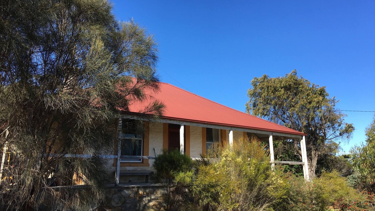 American River House | La Brisa. Beautiful stone cottage with water views