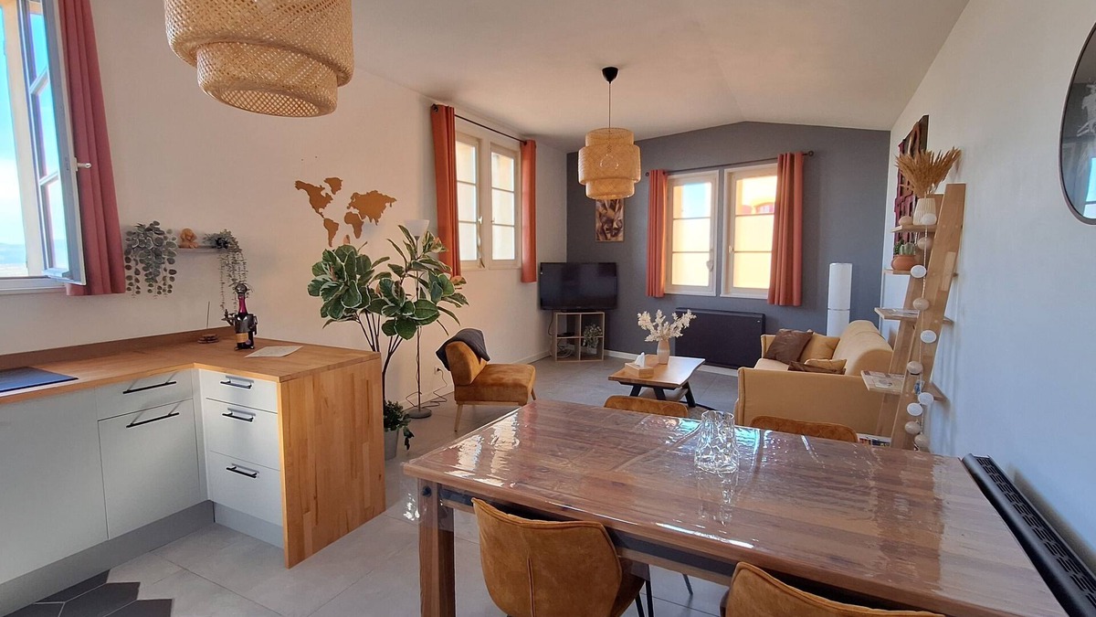 Oingt Apartment | LA BULLE DORÉE comfortable apartment & spa Oingt